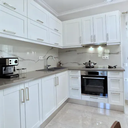 Apartment Frezia 1 *